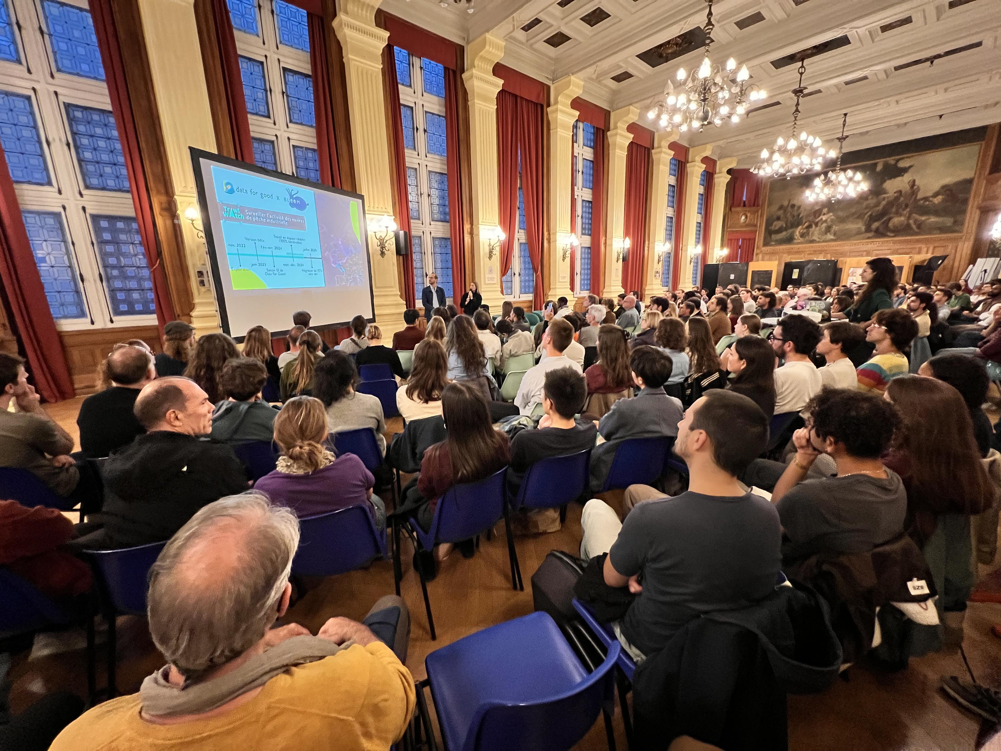 Présentation de Bloom dans la grande salle, quasiment pleine à craquer !